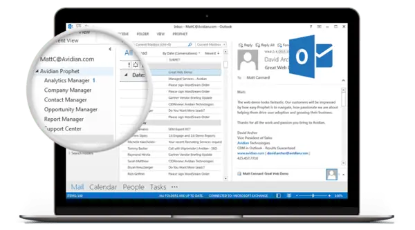 Outlook-E-Mail-Benutzeroberfläche zeigt Integration mit dem kostenlosen CRM-System von HubSpot