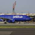 jetblue plane at jfk airport