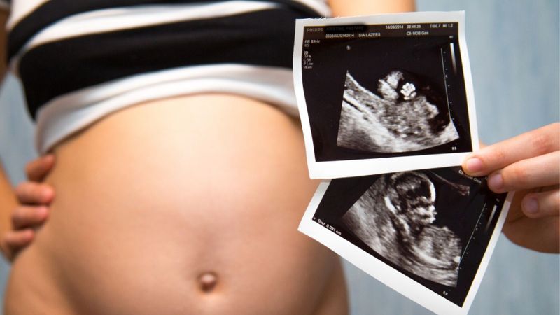 Mois 6 in utero : cerveau, poumons, cheveux… que de changements