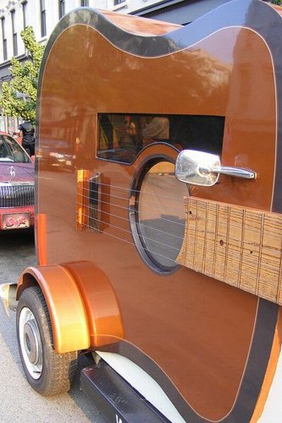 Cool guitar car (7 pics)