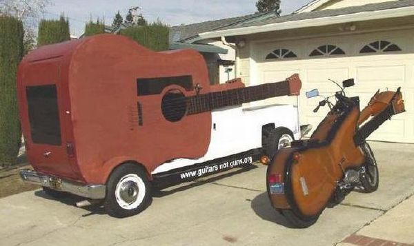 Cool guitar car (7 pics)