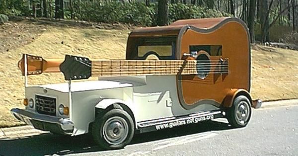 Cool guitar car (7 pics)