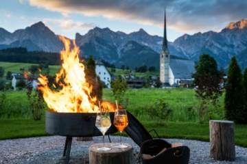 Ein Drink mit Bergkulisse gefällig? Wir haben diesen heißen Hoteltipp für euch!