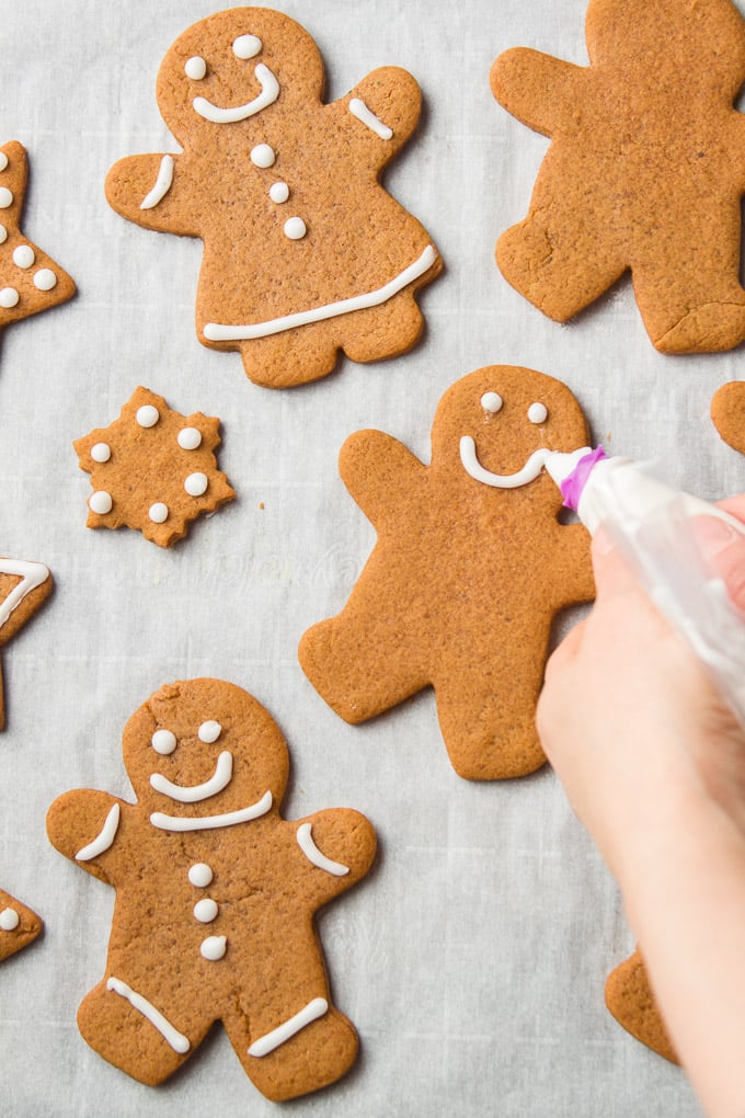 Hand Piping Frosting on Vegan Gingerbread Cookies