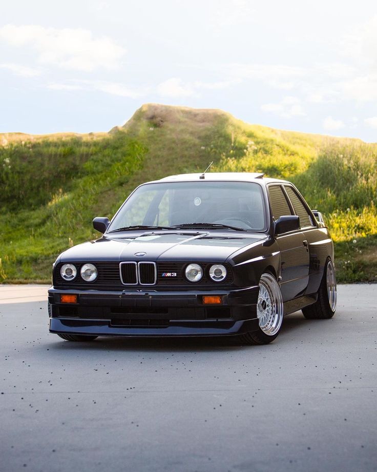 Legend of the 80s and beyond. The #BMW #M3 (#E30) was awe inspiring ...