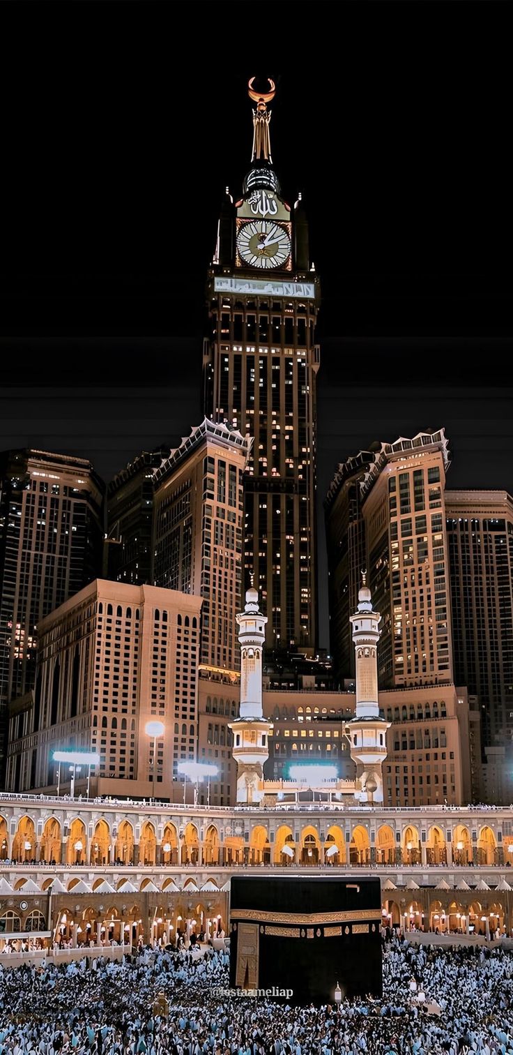 Beautiful view of Kaaba in Night | Islamic architecture, Mecca ...