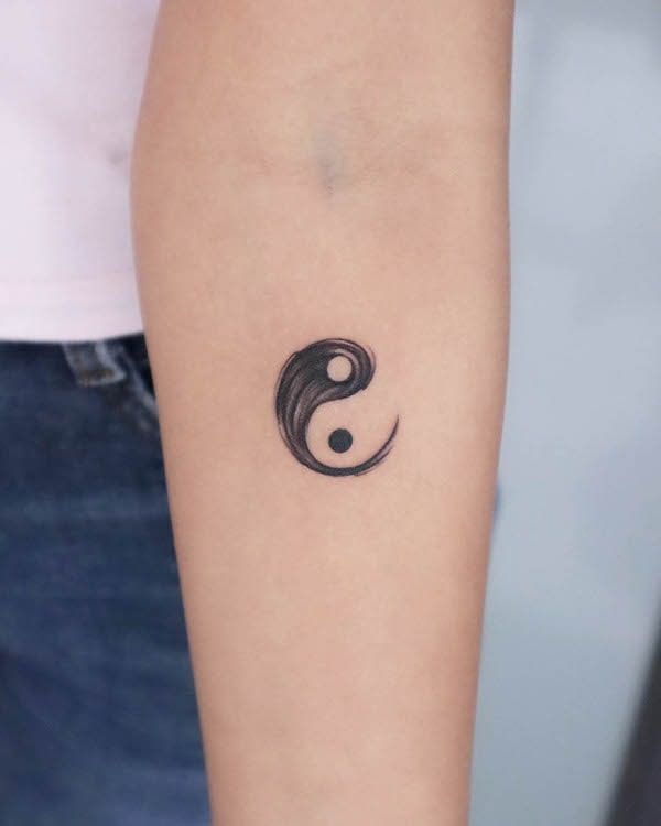 61 Balanced Yin Yang Tattoos With Meaning - Our Mindful Life | Ying ...