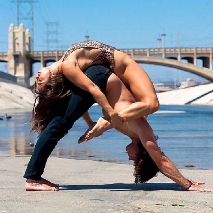 10 Einfache Yoga Ubungen Zu Zweit Nr 10 Ist Total Cool In 2021 Partner Yoga Yoga Yoga Ubungen