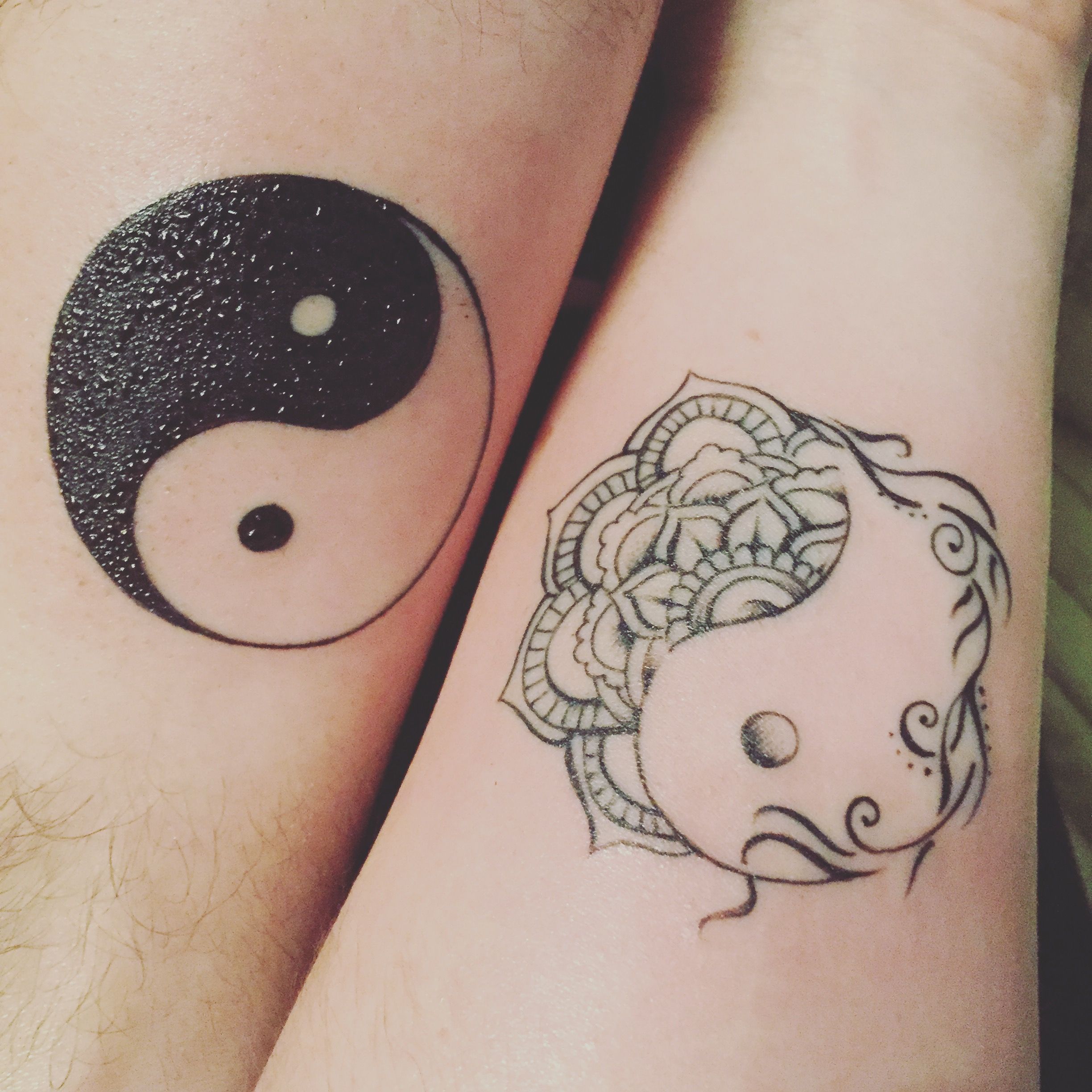 Tatoo yin yang couple. Mandala et arabesque.