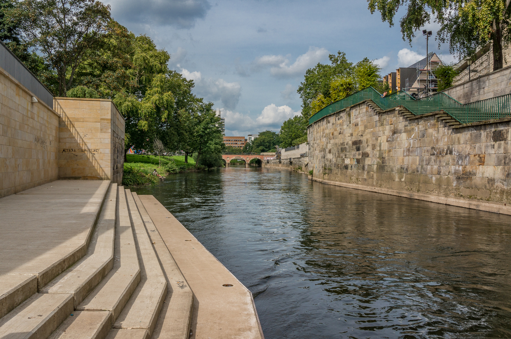 "Am Hohen Ufer"  der Leine I  -  Hannover