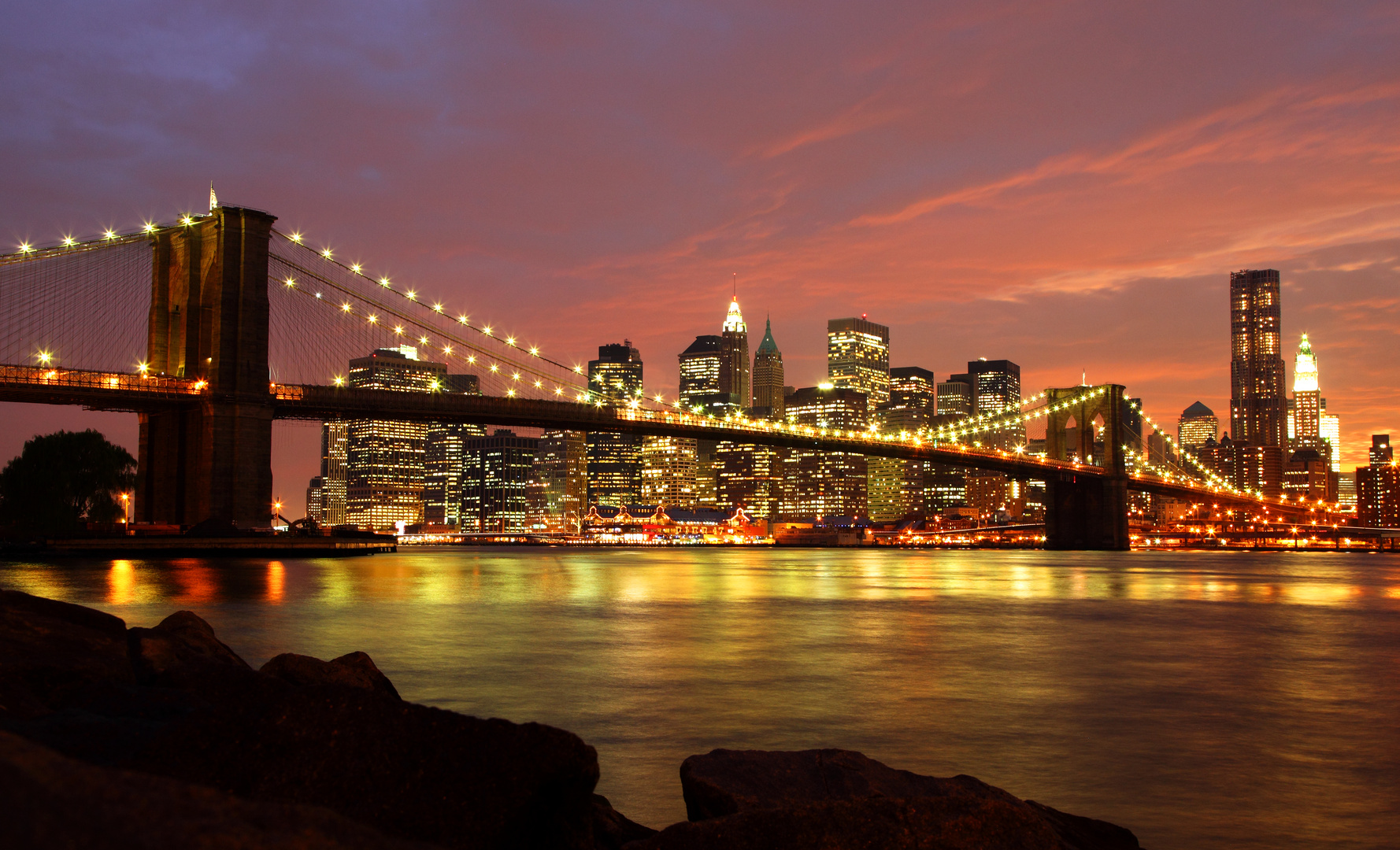 New York Brooklyn Bridge bei Nacht