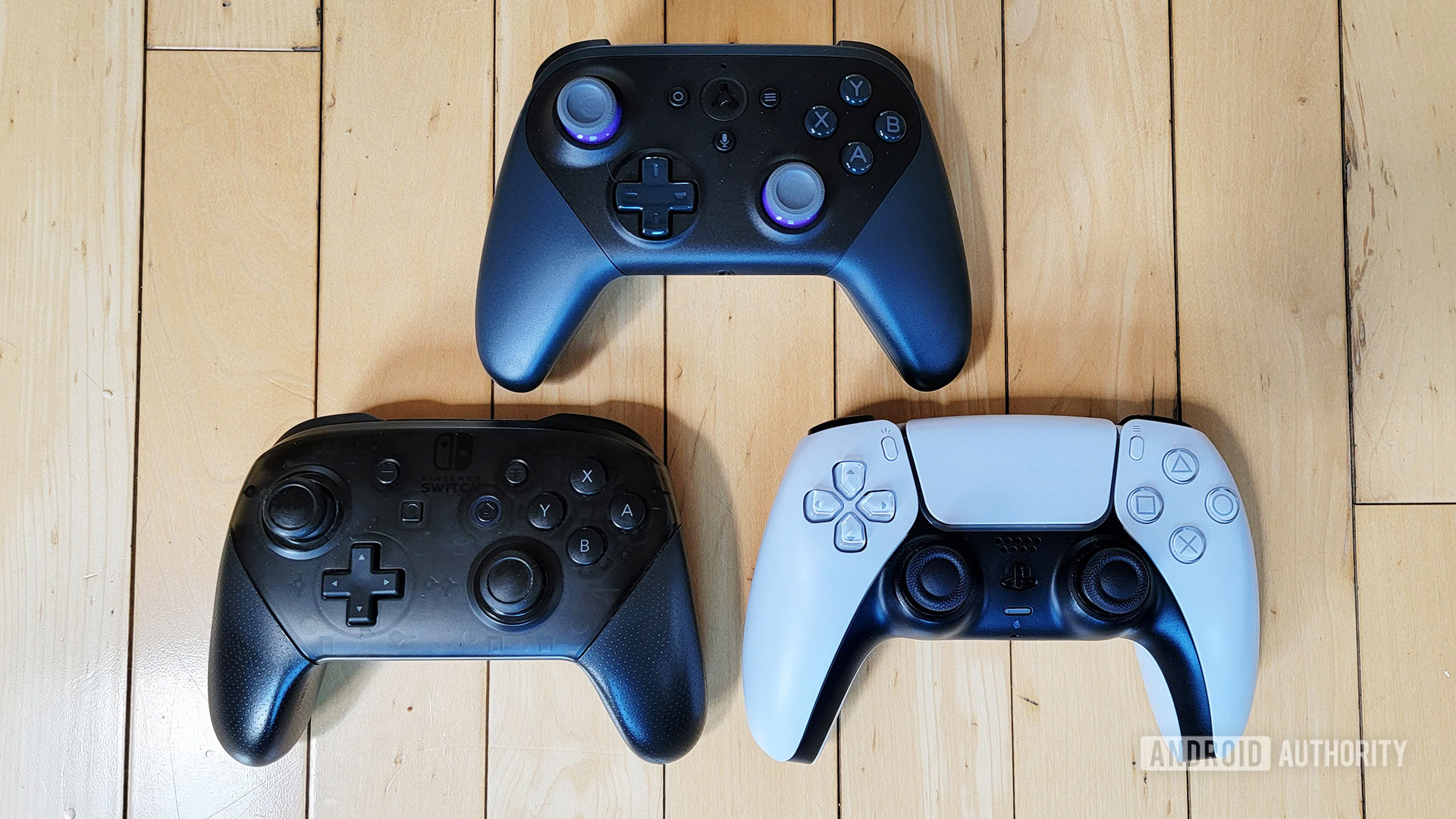 Amazon Luna Review Controller vs Nintendo Switch Controller vs Sony DualSense Controller