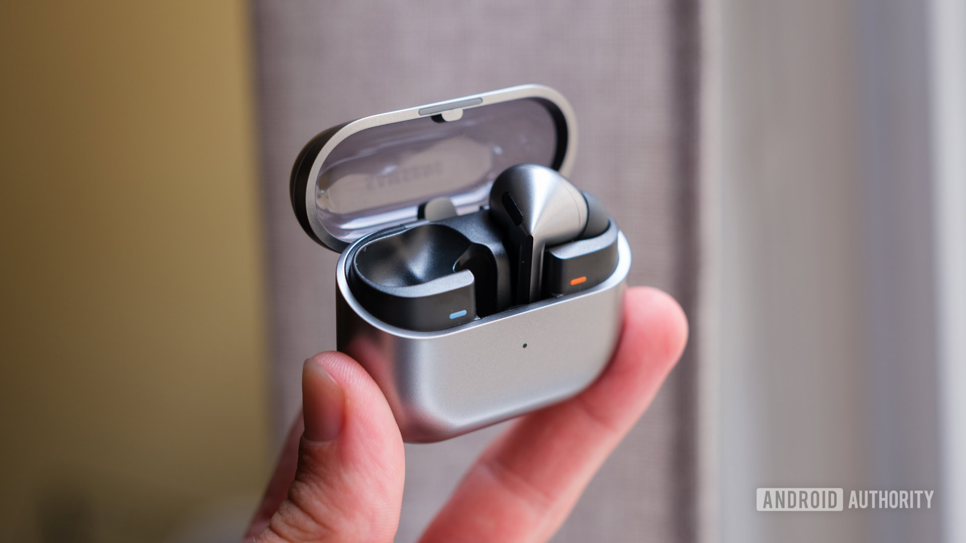 Samsung Galaxy Buds 3 Pro one earbud in case