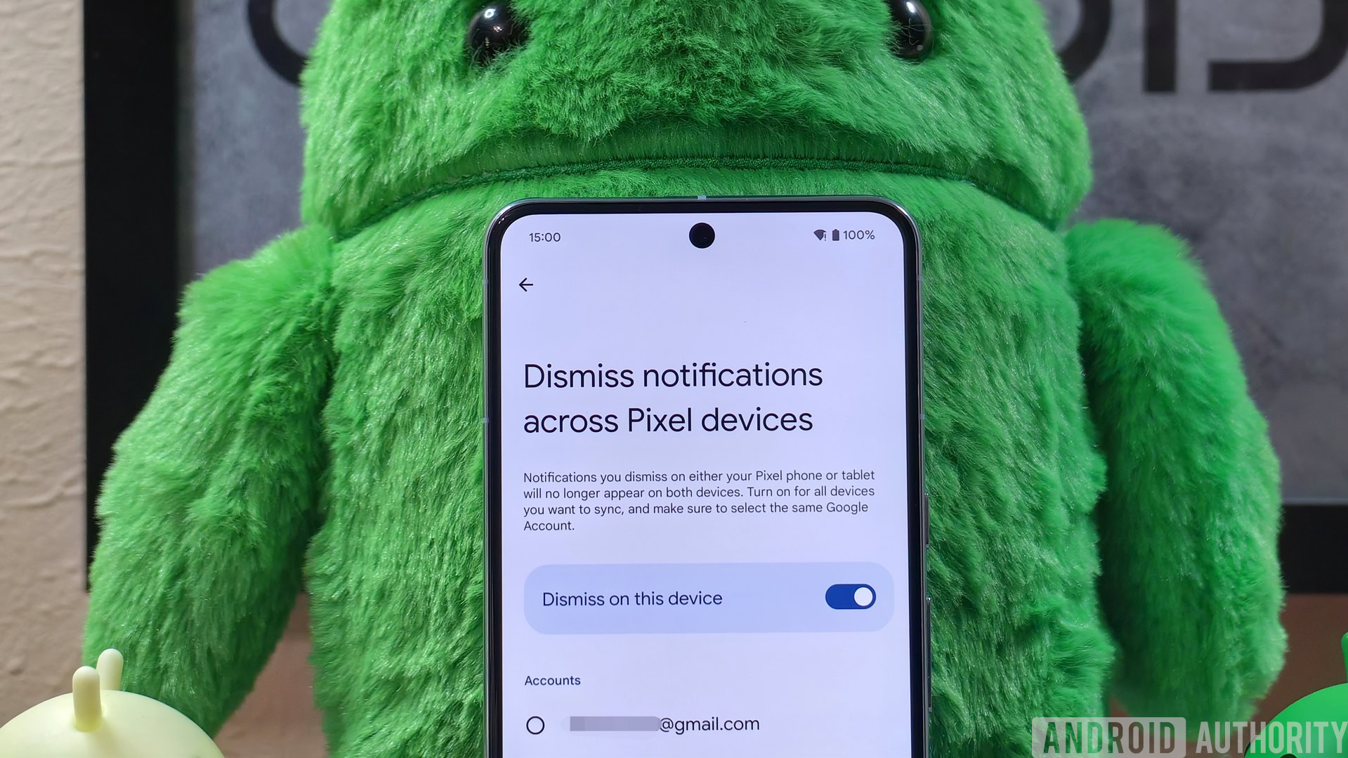 Photo of the notification sync feature on a Pixel phone