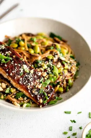 salmon-stir-fry-noodles