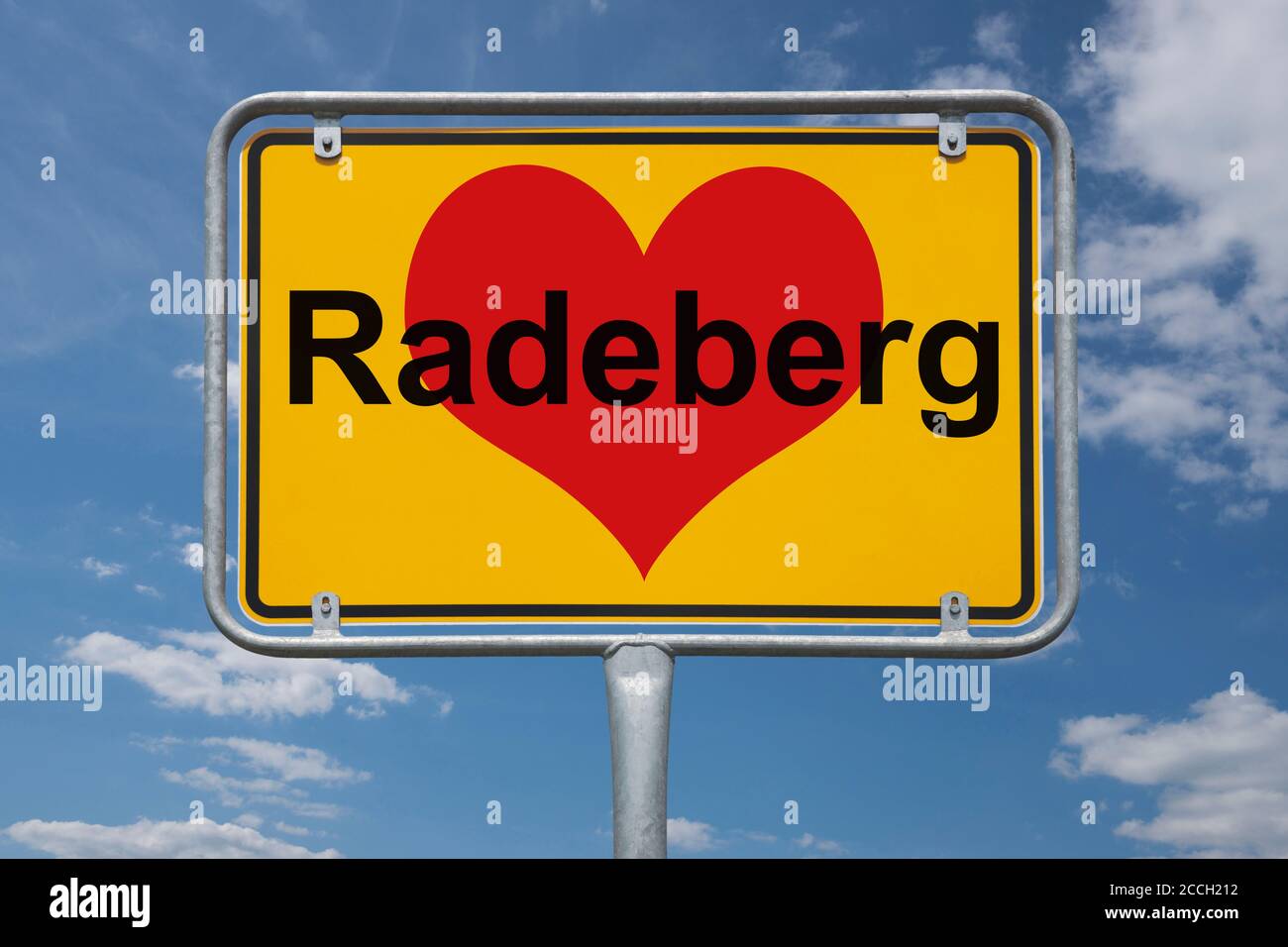 Ortstafel Radeberg, Sachsen, Deutschland | Place name sign Radeberg, Saxony, Germany, Europe Stock Photo