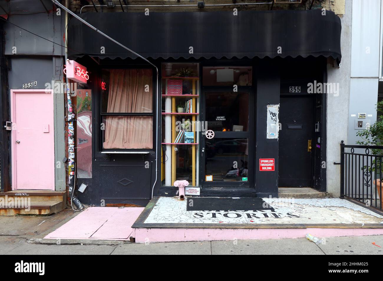 Short Stories, 355 Bowery, New York, VNYC storefront photo of a brunch restaurant and cocktail bar on the Bowery in Manhattan Stock Photo