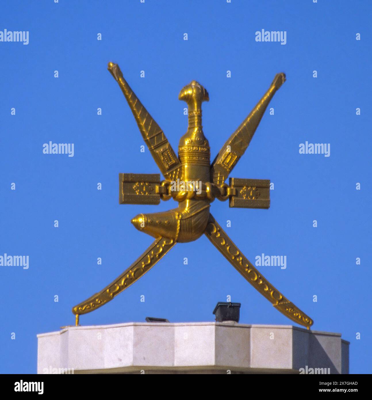 Oman, Muscat.  Omani dagger (khanjar) and crossed swords, royal insignia. Stock Photo