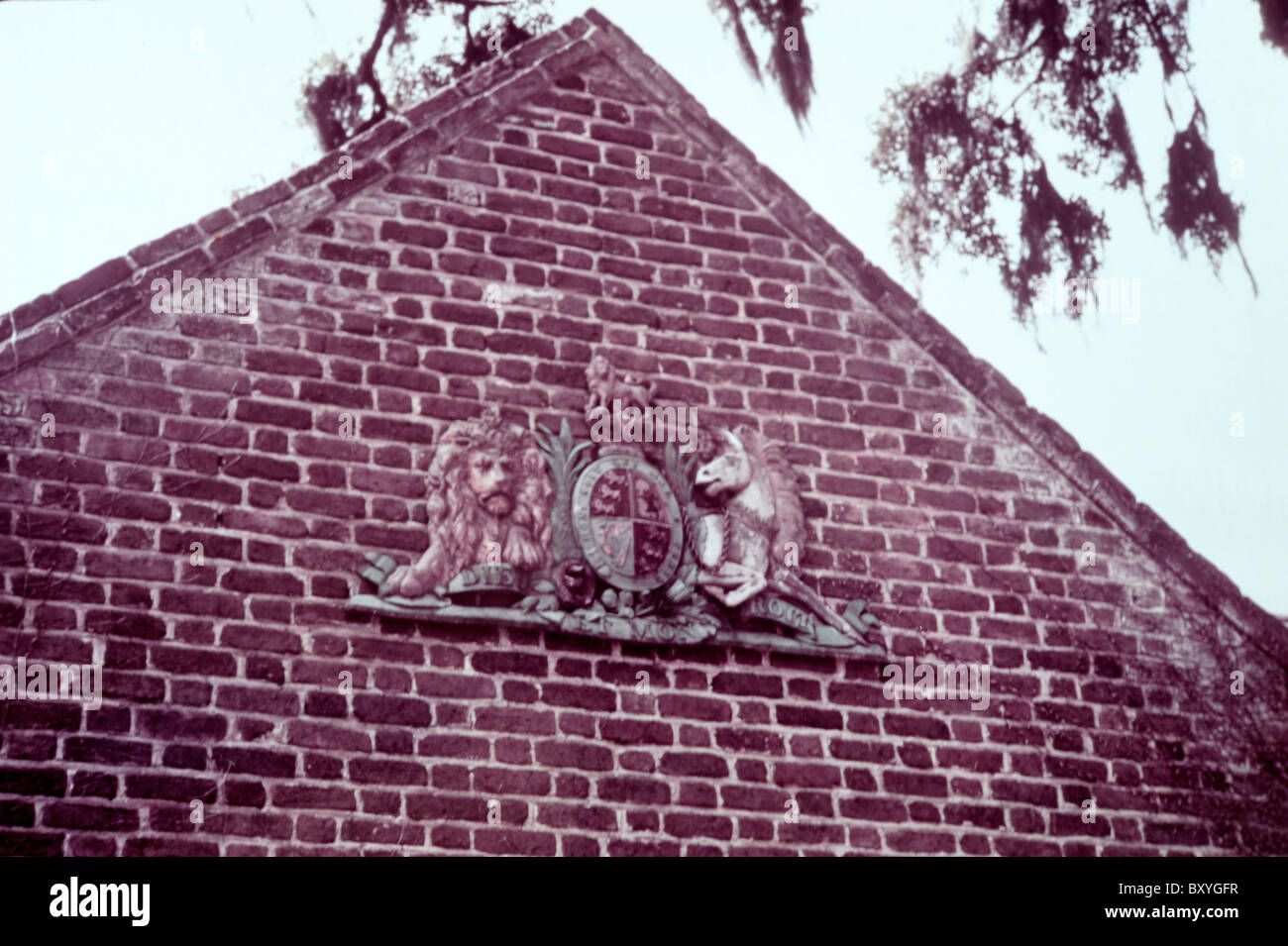 English royal emblem displayed at colonial Middleton plantation Stock Photo