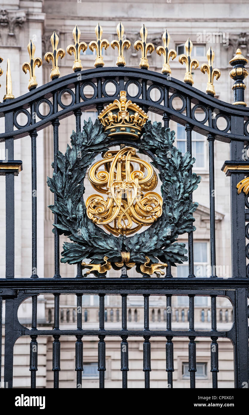 Royal emblem on the entrance gate to Buckingham Palace, London, England. Stock Photo