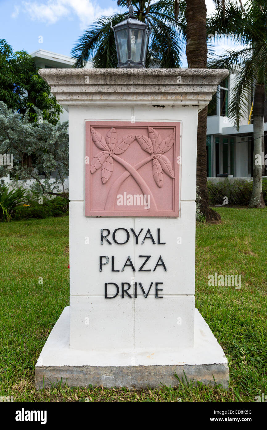 Ft. Lauderdale, Florida.  Crossed Palm Trees.  Street Emblem along East Las Olas Boulevard at Royal Plaza Drive. Stock Photo