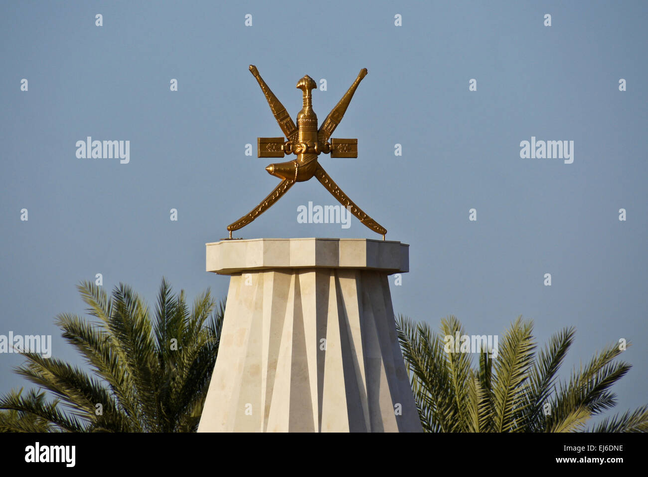 Royal emblem of Oman, two crossed swords and a khanjar (curved dagger) Stock Photo