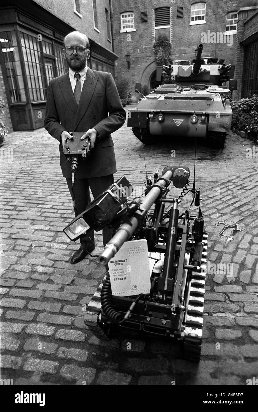 PA NEWS PHOTO 5/10/89  NICHOLAS PREST, DEPUTY CHIEF EXECUTIVE OF UNITED SCIENTIFIC HOLDINGS Stock Photo