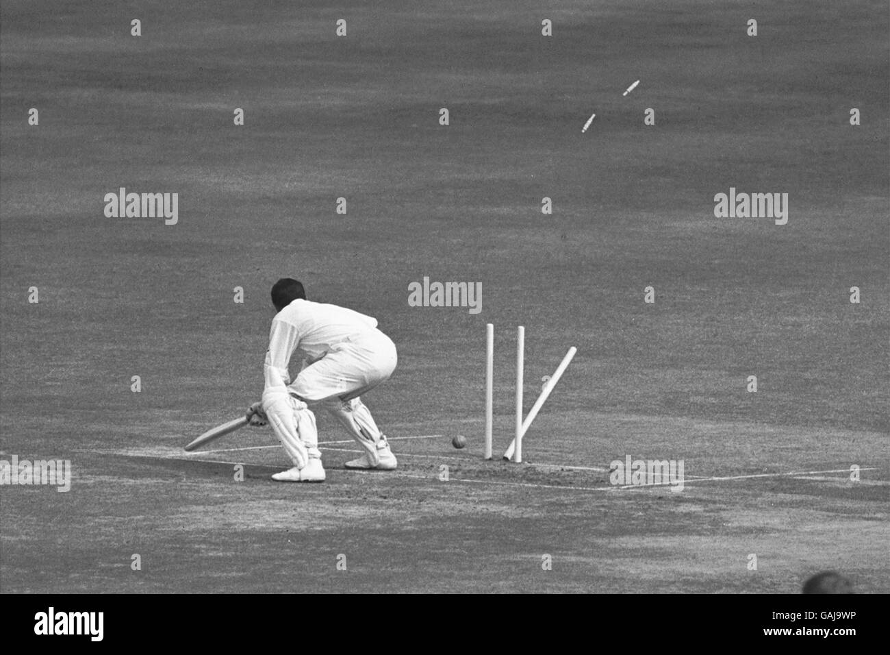 Warwickshire's Billy Ibadulla (l) is bowled by Sussex's Ian Thomson (not in picture) for 2 Stock Photo