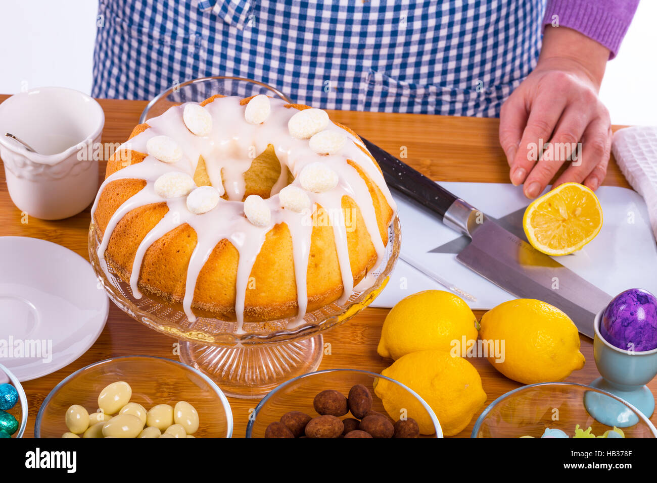 cake glaze preparation Stock Photo