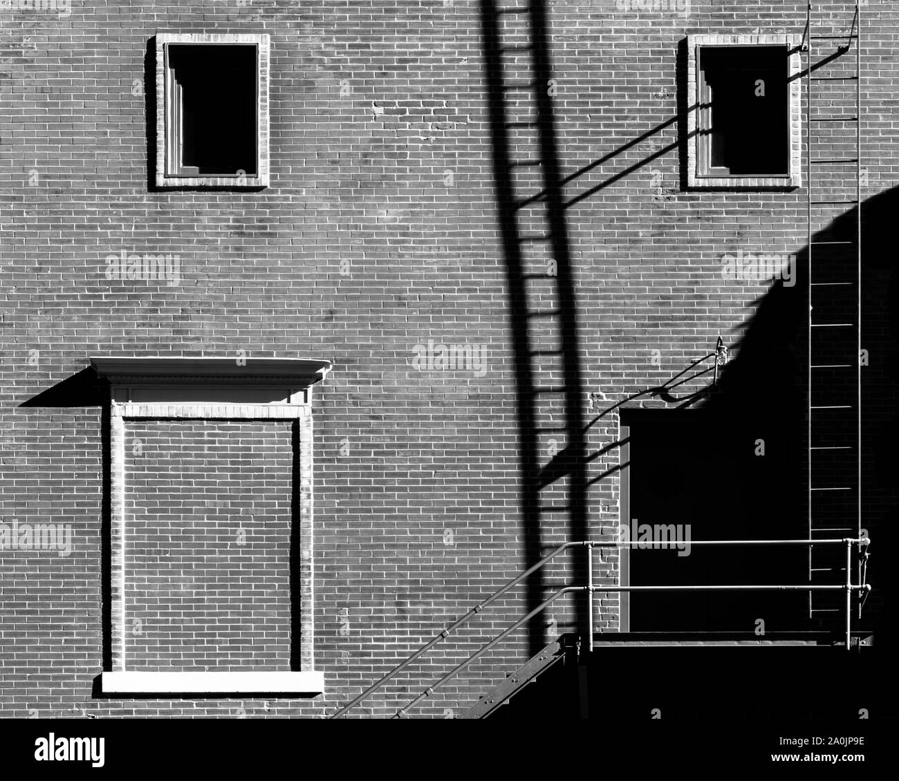 Schatten auf der Fassade aus Backstein Gebäude Stockfoto