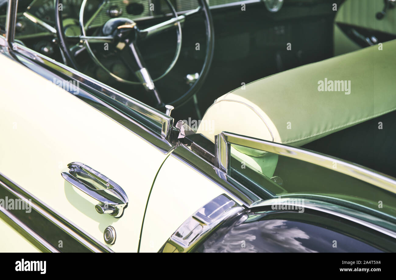 Atmosphärische Schuß von Retro Classic Cabrio, Nottingham Transport Festival, Autokarna 2019, Wollaton Park, Nottingham, East Midlands, England Stockfoto