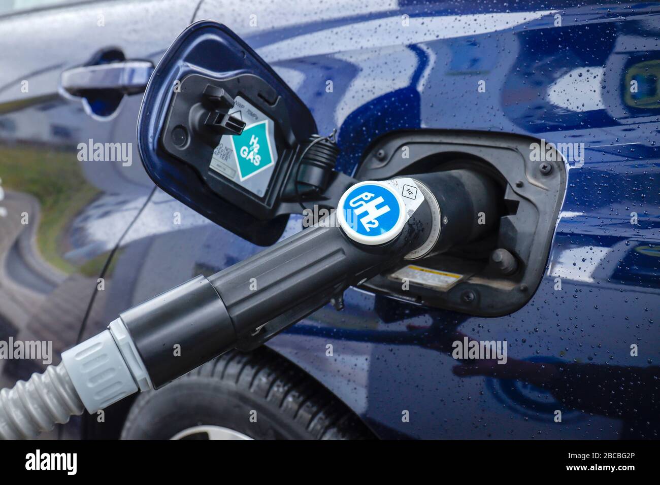 Herten, Ruhrgebiet, Nordrhein-Westfalen, Deutschland - Wasserstoffauto betanken Wasserstoff an einer H2-Wasserstofftankstelle. Herten, Ruhrgebiet, Nordrhein-We Stockfoto