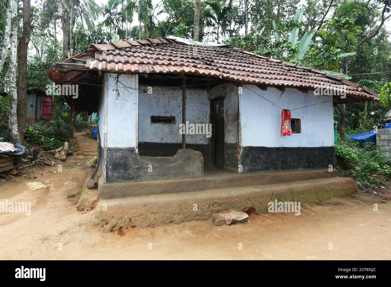 PANIYAN STAMM, traditionelles Haus in Chulliyod Dorf, Vannathara Kolonie, Kerala, Indien Stockfoto