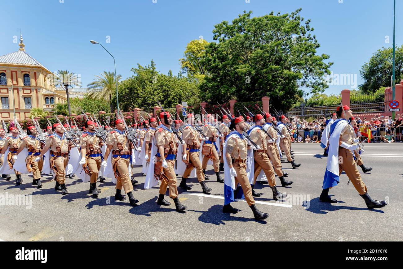 Sevilla, Spanien - 01. Juni 2019: Einheimische reguläre Streitkräfte von Melilla während der Ausstellung des spanischen Armeetag in Sevilla, Spanien Stockfoto