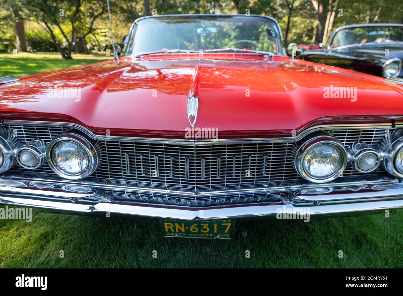 Große Pointe Shores, Michigan - Ein 1959 Super 88 Oldsmobile Cabrio auf der Eyes on Design Auto Show. Auf der diesjährigen Messe waren vor allem Marken vertreten Stockfoto