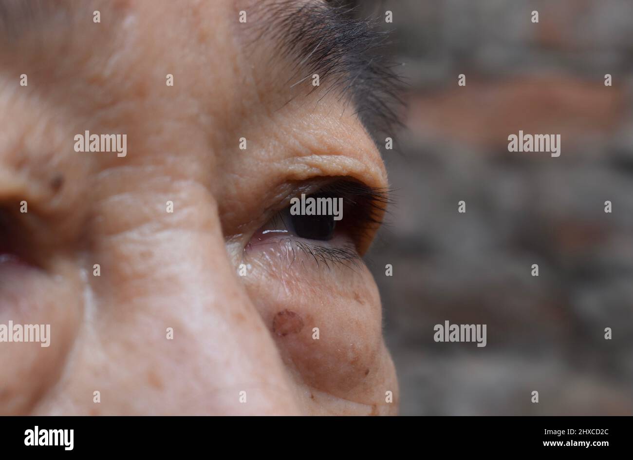 Augen der älteren asiatischen Frau. Konzept des Alterns. Nahaufnahme. Stockfoto