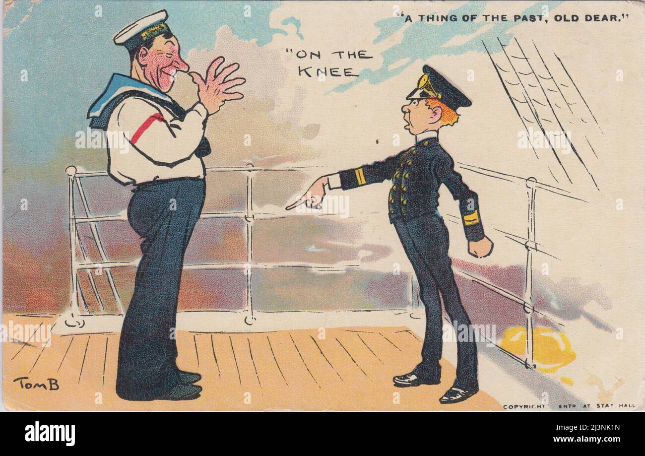 „Auf dem Knie“, „Ein Ding der Vergangenheit, alte Liebe“: Seemann, der sich an Autorität (ein junger, kleiner Offizier) auf dem Deck eines Schiffes die Nase streicht. Karikatur von Tom Browne (1870-1910). Die Postkarte bezieht sich auf eine Meuterei der Marine in Portsmouth im Jahr 1905. „Auf dem Knie“ war ein Befehl, den Offiziere benutzten, um Männer zu befehlen, beim Abfeuern einer Kleinwaffenwaffe zu knien, es könnte auch als Erniedrigung verwendet werden. 1905 weigerte sich eine Gruppe widerspenstiger Heizer, auf Befehl auf dem Paradeplatz zu knien und randalierte anschließend. Einige wurden vor Gericht martialiert und ein Mann, Edward Allen Moody, wurde zu 5 Jahren Gefängnis verurteilt, was öffentliche Empörung verursachte. Stockfoto