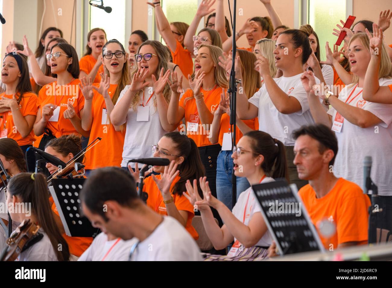 Der Chor des Mladifest 2021 Singen – das Jugendfest in Medjugorje. Stockfoto