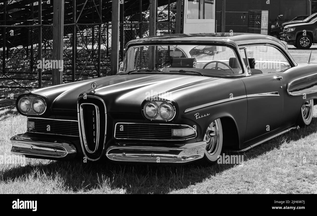 Vintage Ford Edsel Pacer auf der Classic Car Show. Edsel Pacer Cabrio, 1958. Straßenfoto, niemand, selektiver Fokus, Editorial-Juli 1 Stockfoto