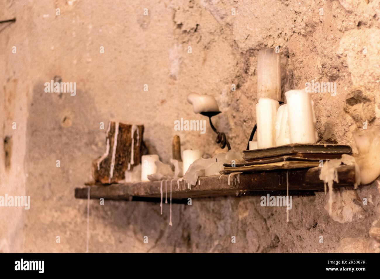 Mittelalterliche Szene. Mittelalterliches Haus mit Dekoration aus dieser Zeit in Spanien. Stockfoto