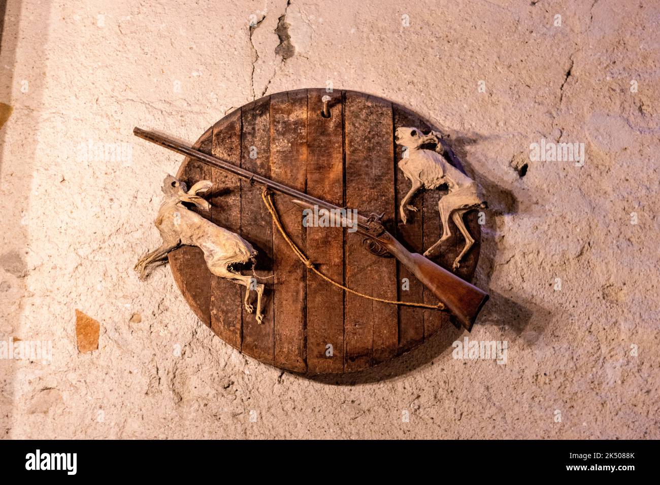 Mittelalterliche Szene. Mittelalterliches Haus mit Dekoration aus dieser Zeit in Spanien. Stockfoto