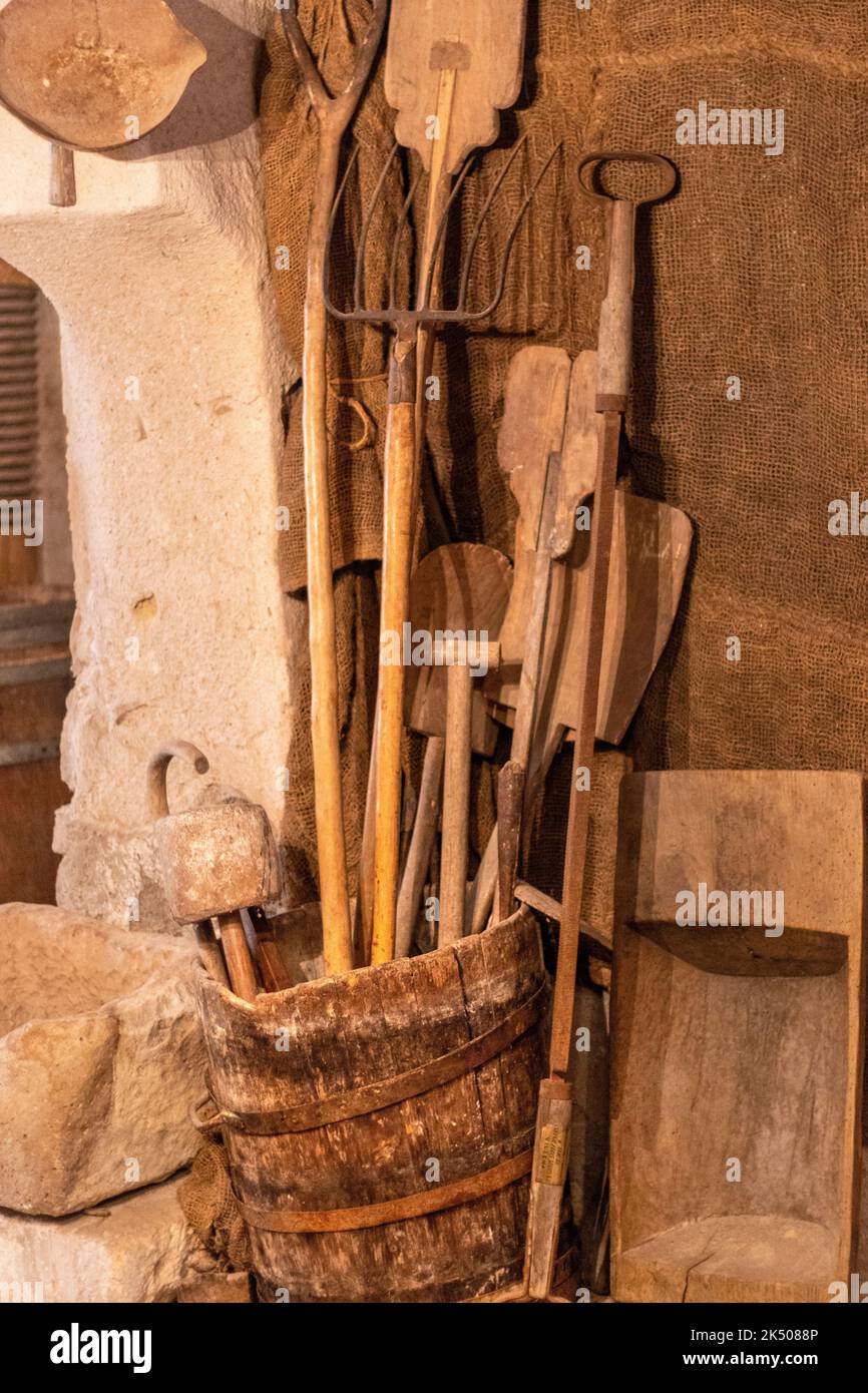 Mittelalterliche Szene. Mittelalterliches Haus mit Dekoration aus dieser Zeit in Spanien. Stockfoto