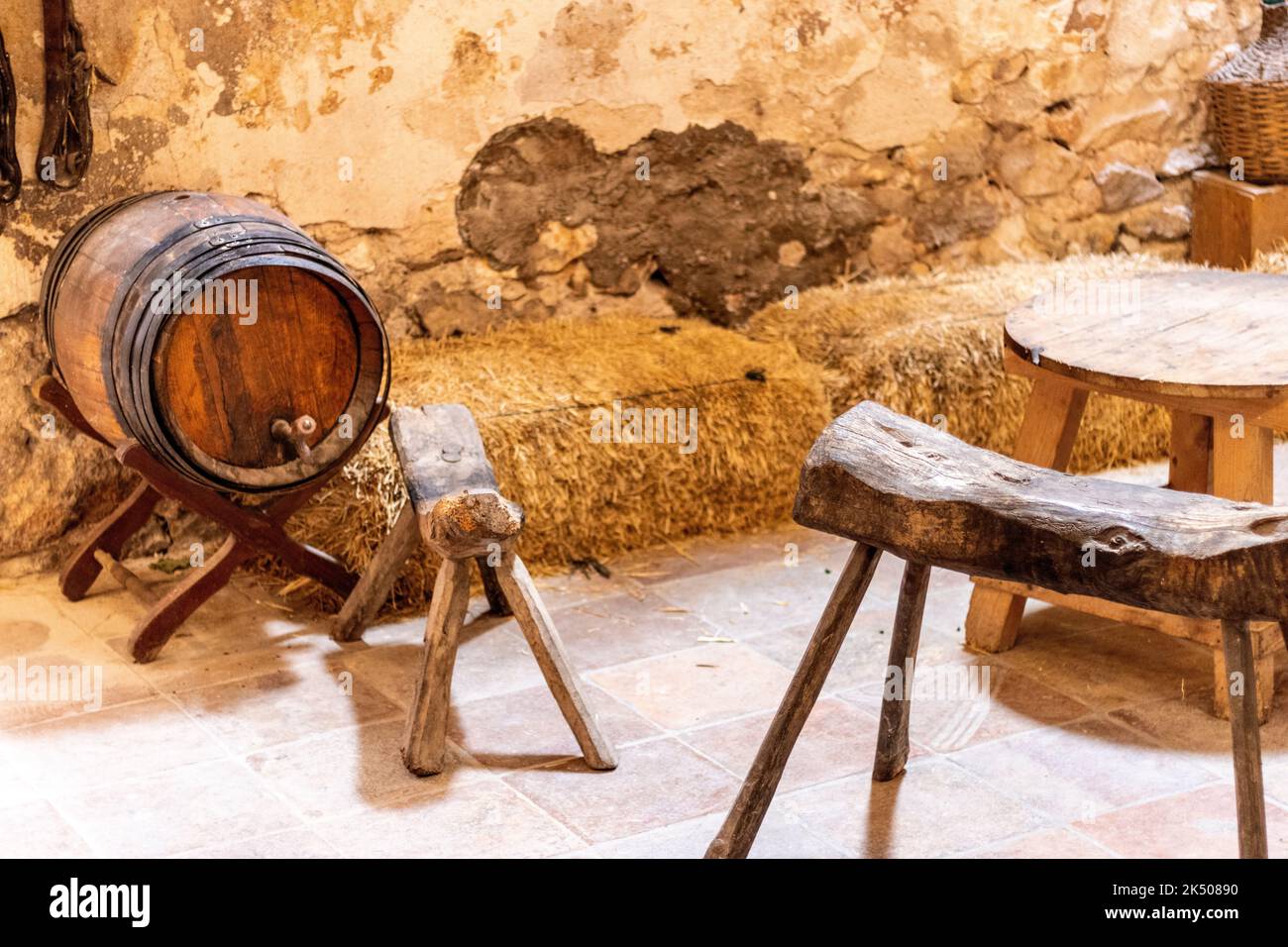 Mittelalterliche Szene. Mittelalterliches Haus mit Dekoration aus dieser Zeit in Spanien. Stockfoto