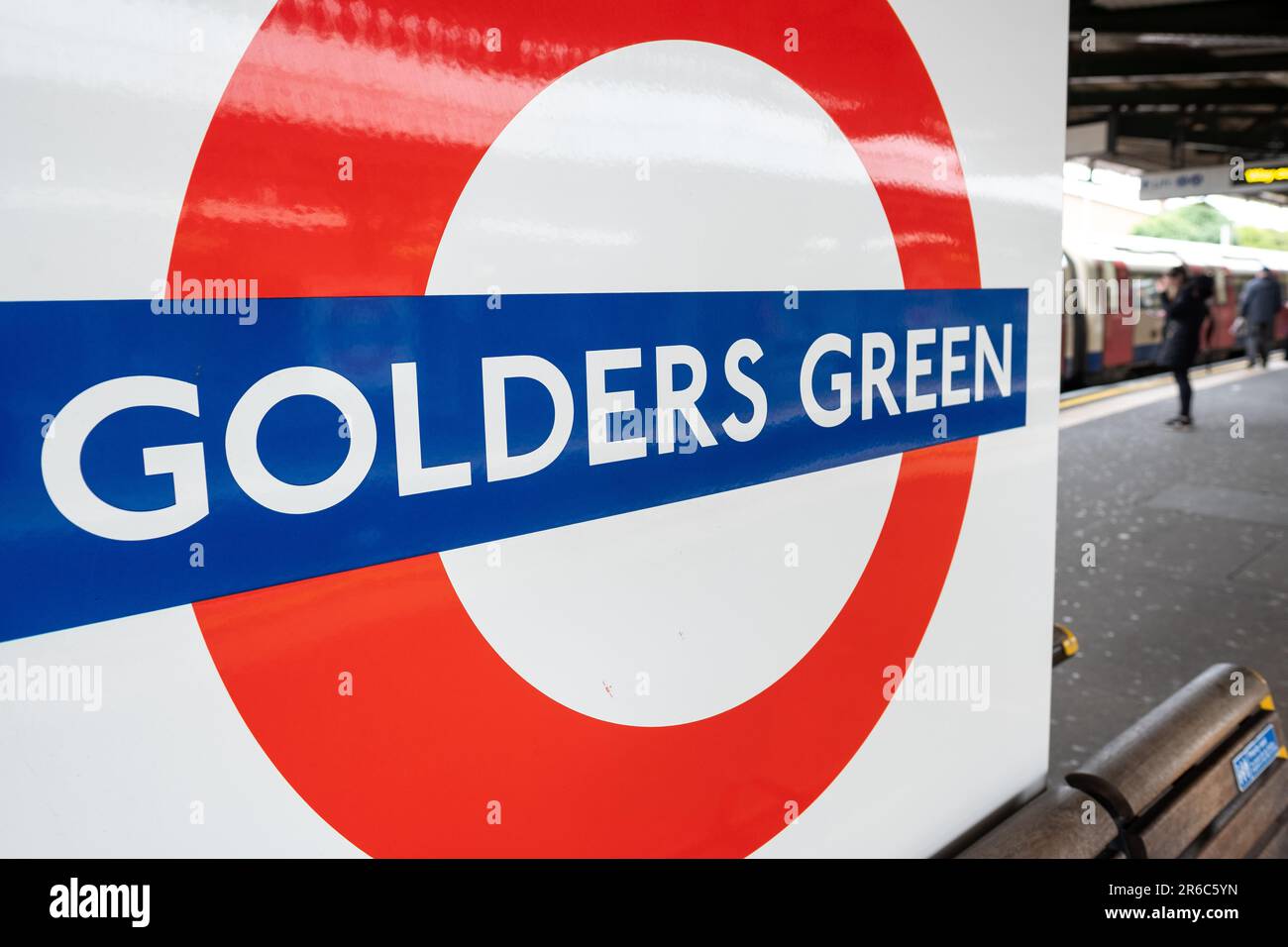 LONDON - 21. MÄRZ 2023: U-Bahnstation Golders Green, eine Station der Northern Line im Norden Londons Stockfoto