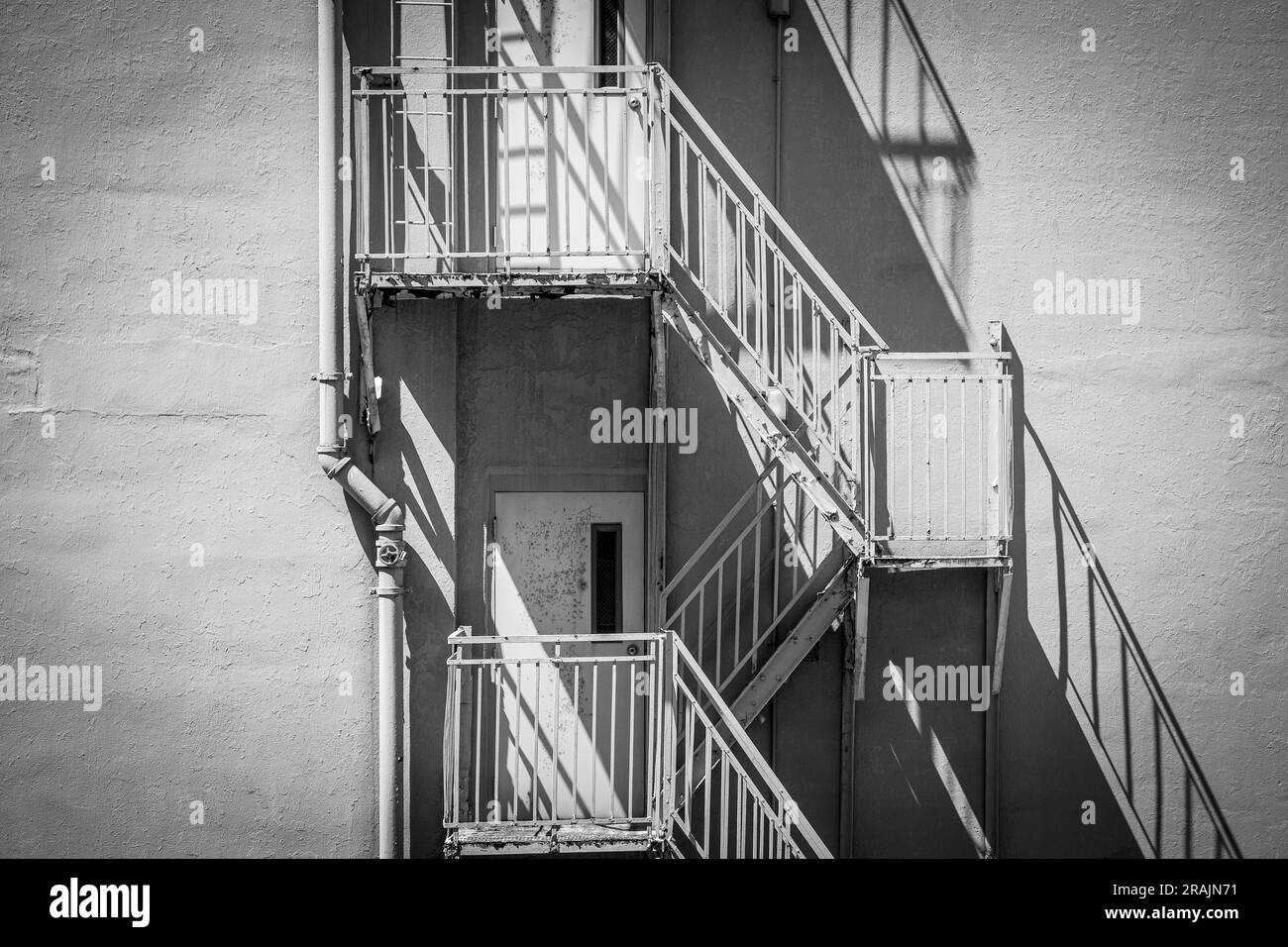 Feuertreppe im Freien lin Seattle mit Schatten und Rost Stockfoto