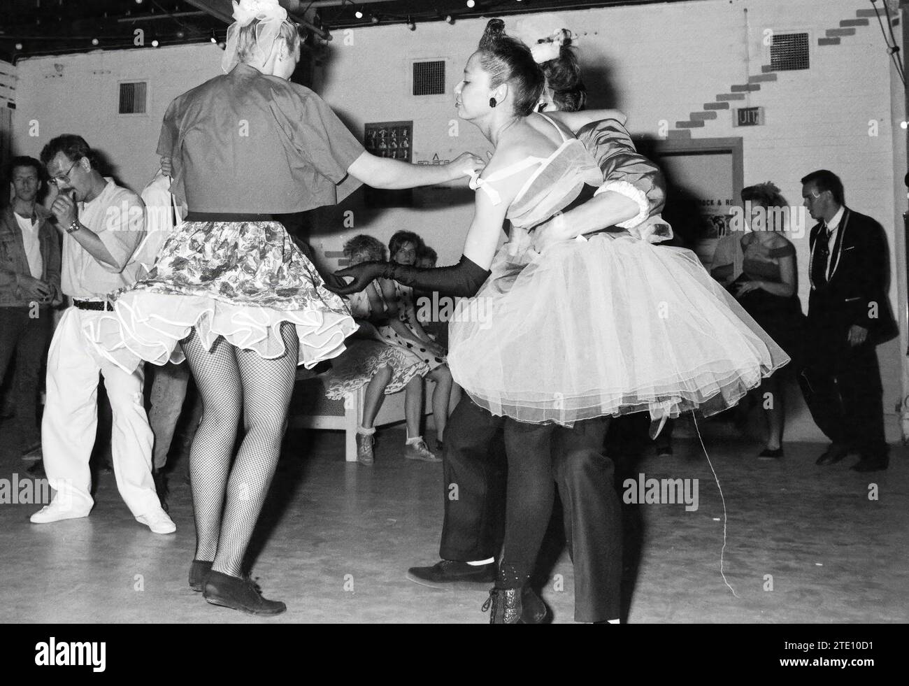 Rock 'n' Roll, Hoofddorp Farm, Dancing, Hoofddorp, Niederlande, 15-05-1988, Whizgle News aus der Vergangenheit, zugeschnitten auf die Zukunft. Erkunden Sie historische Geschichten, das Image der niederländischen Agentur aus einer modernen Perspektive, die die Lücke zwischen den Ereignissen von gestern und den Erkenntnissen von morgen überbrückt. Eine zeitlose Reise, die die Geschichten prägt, die unsere Zukunft prägen. Stockfoto