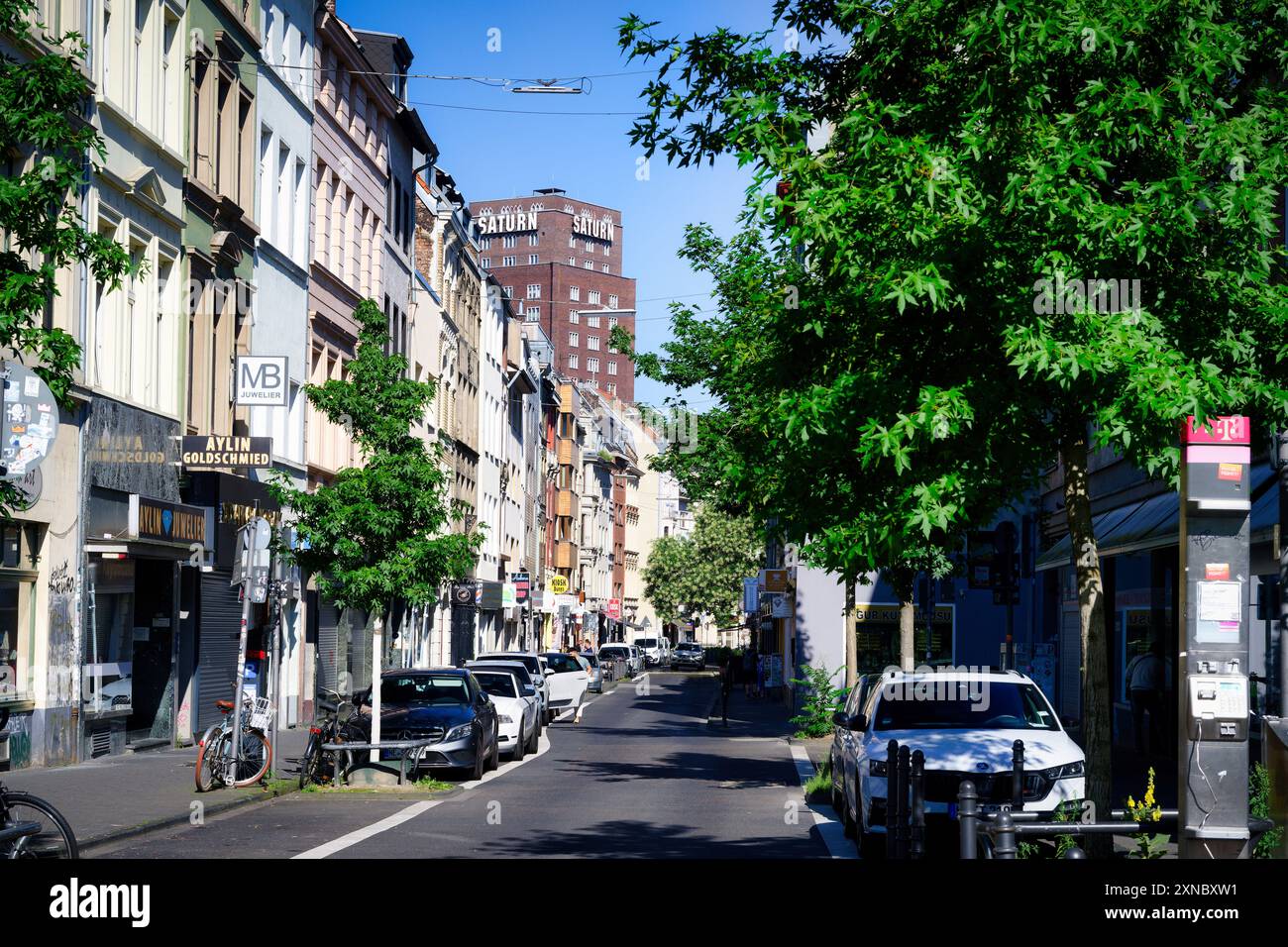 Köln, Deutschland 29. Juli 2024: Blick auf die Weidengasse mit ihrem orientalischen Flair in der kölner Altstadt an einem sonnigen Tag Stockfoto