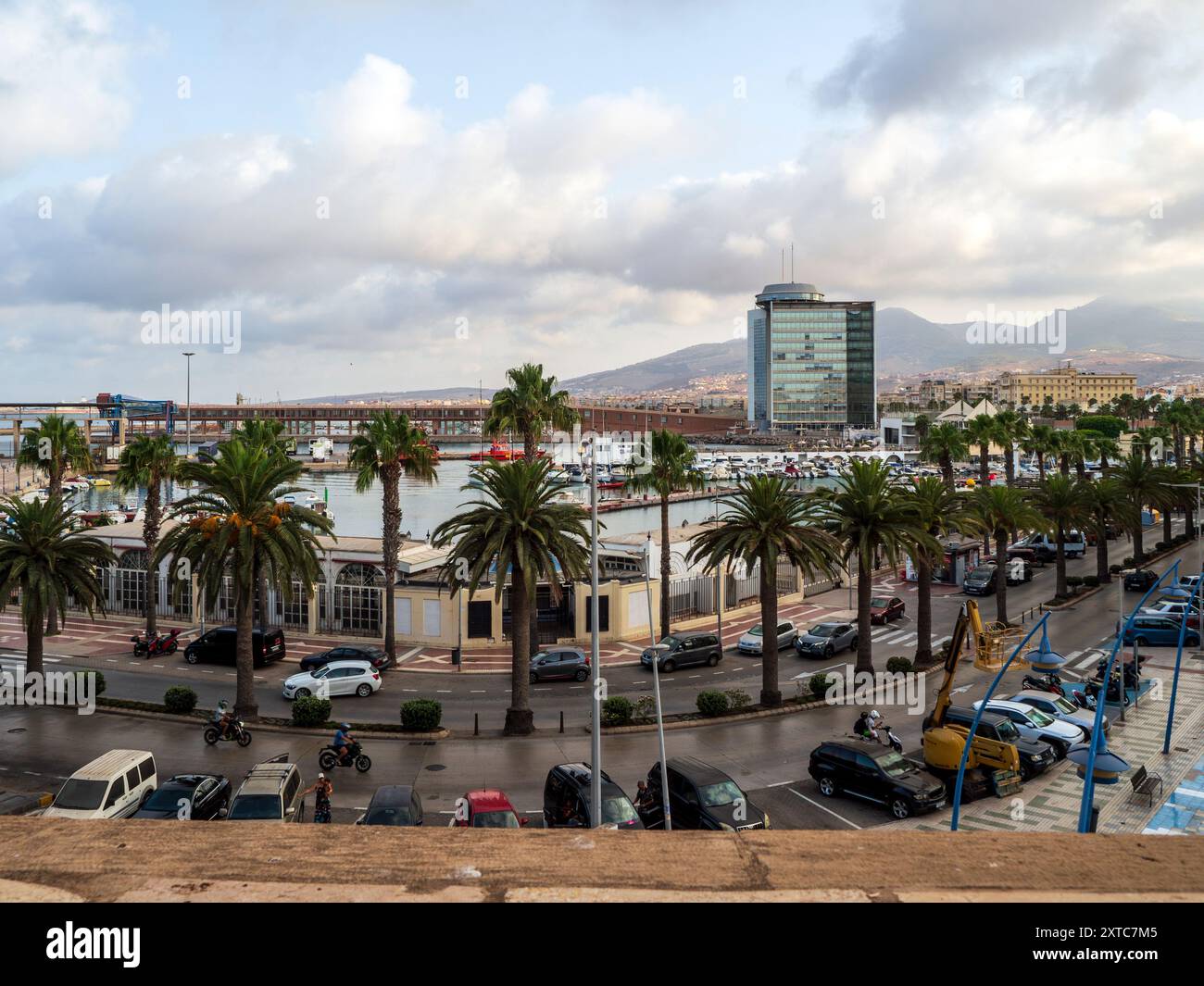 Panoramablick auf den Hafen und die Stadt Melilla, Spanien Stockfoto