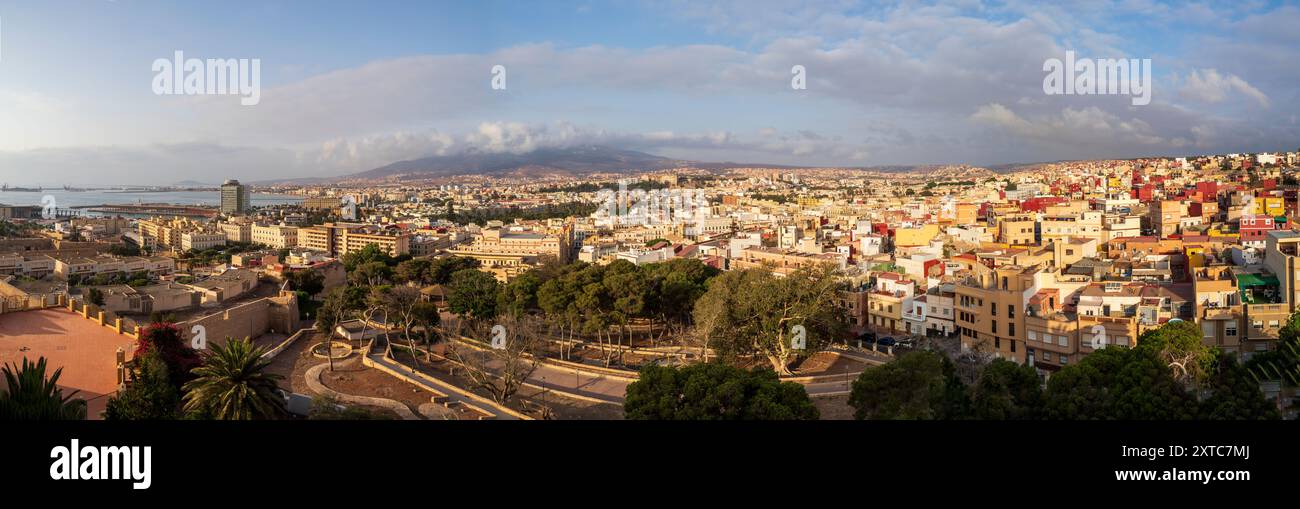 Panoramablick auf den Hafen und die Stadt Melilla, Spanien Stockfoto