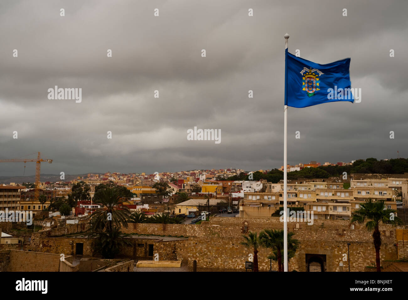 Blick auf die Stadt und Flagge von Melilla Melilla, Spanien, Europa. Stockfoto